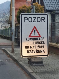 Uzavírka v ulici Lužická - omezení provozu linek 201, 207, 237
